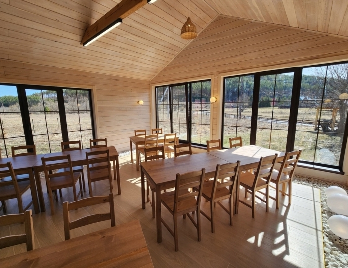 Банкетные залы - Корпоративным гостям - Гостевой комплекс «Кедровый берег» Алтай